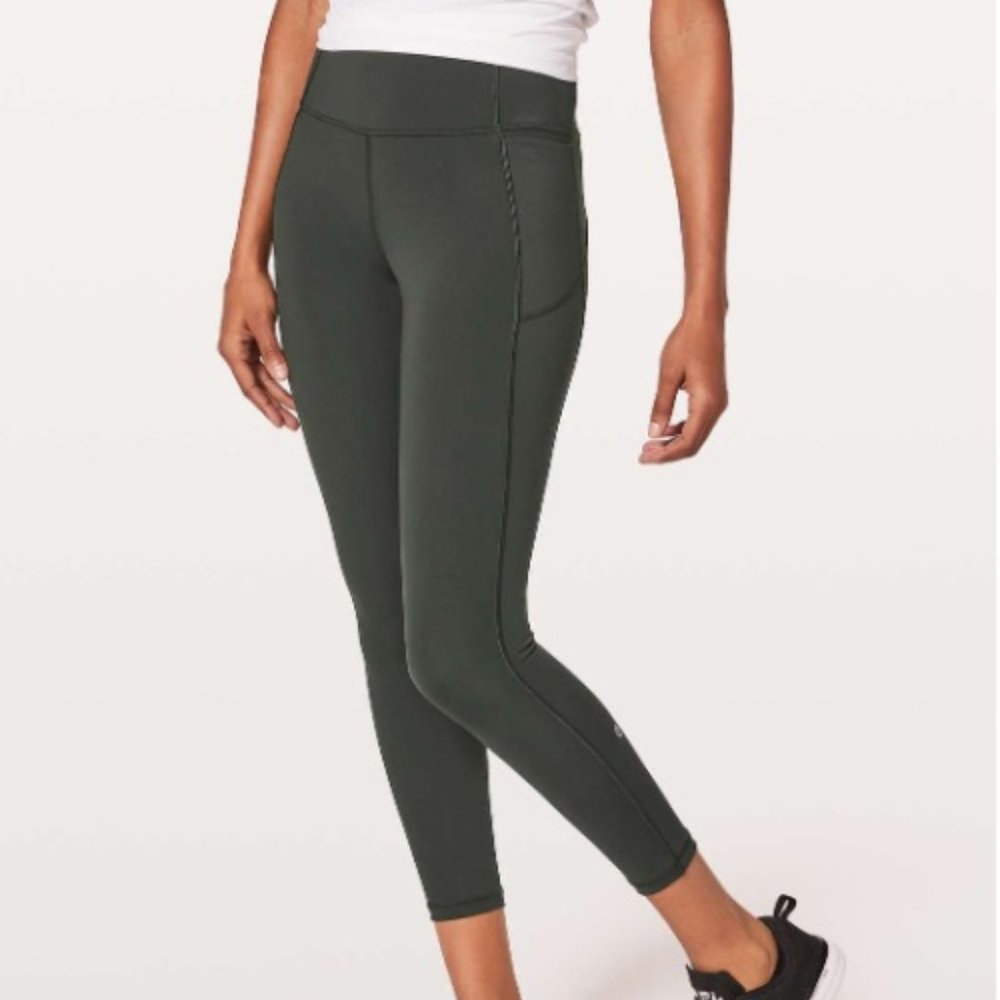 Like New!  Lululemon Final Lap Crop 23" in Size 6 Evergreen